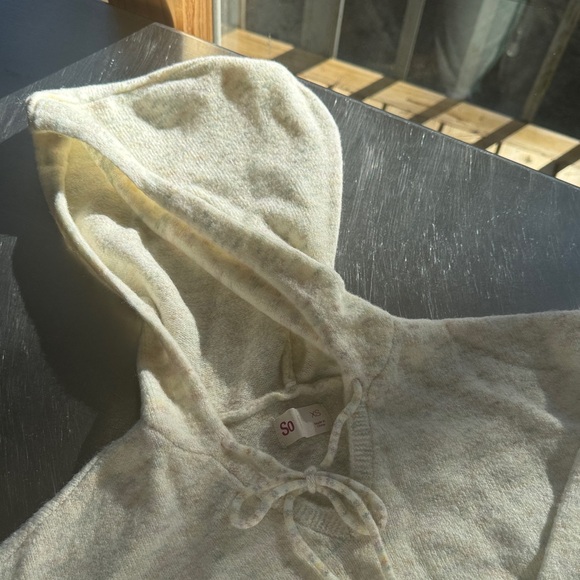 SO Cream Sweater Set: Cropped top and Straight Leg Pants - Picture 5 of 15